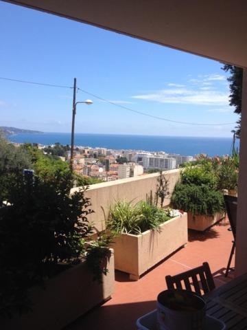 Relaxing Place With Wonderful View...Calme Avec Vue Magnifique Sur La Baie Des Anges, Mais En Campagne A 12 Minutes De La Promenade Des Anglais Nice Dış mekan fotoğraf